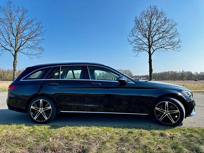 Gebraucht Mercedes C300e 306 PS (225 kW) 2019 Schwarz Limousine