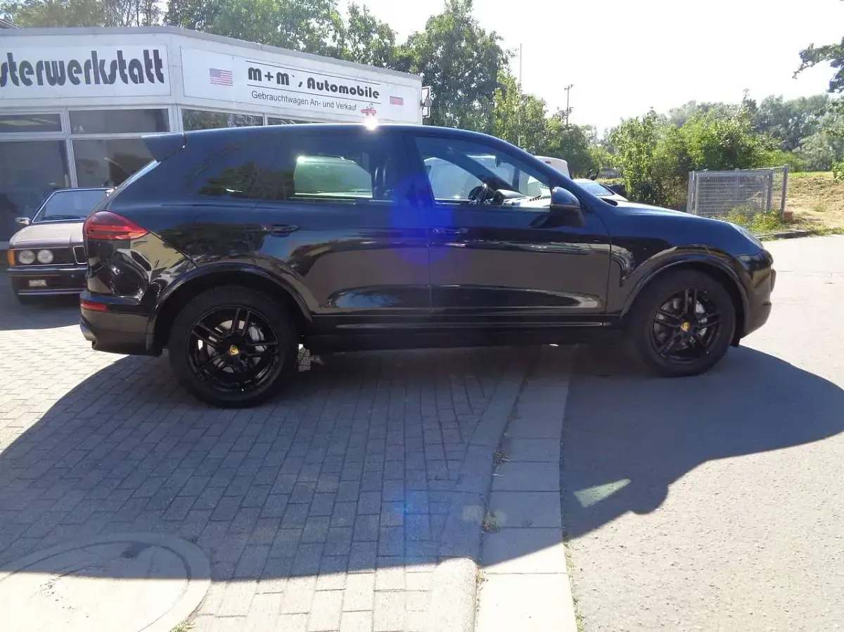 Gebraucht Porsche Cayenne S 420 PS (308 kW) 2017 Tiefschwarzmetallic SUV