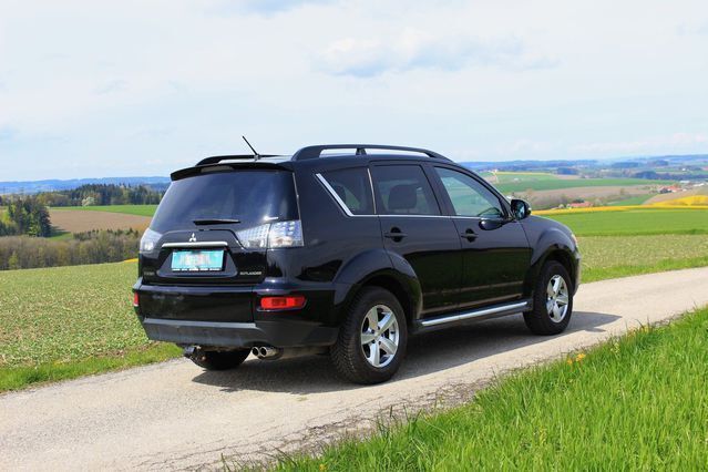 Gebraucht Mitsubishi Outlander 177 PS (130 kW) 2012 Schwarz metallic SUV