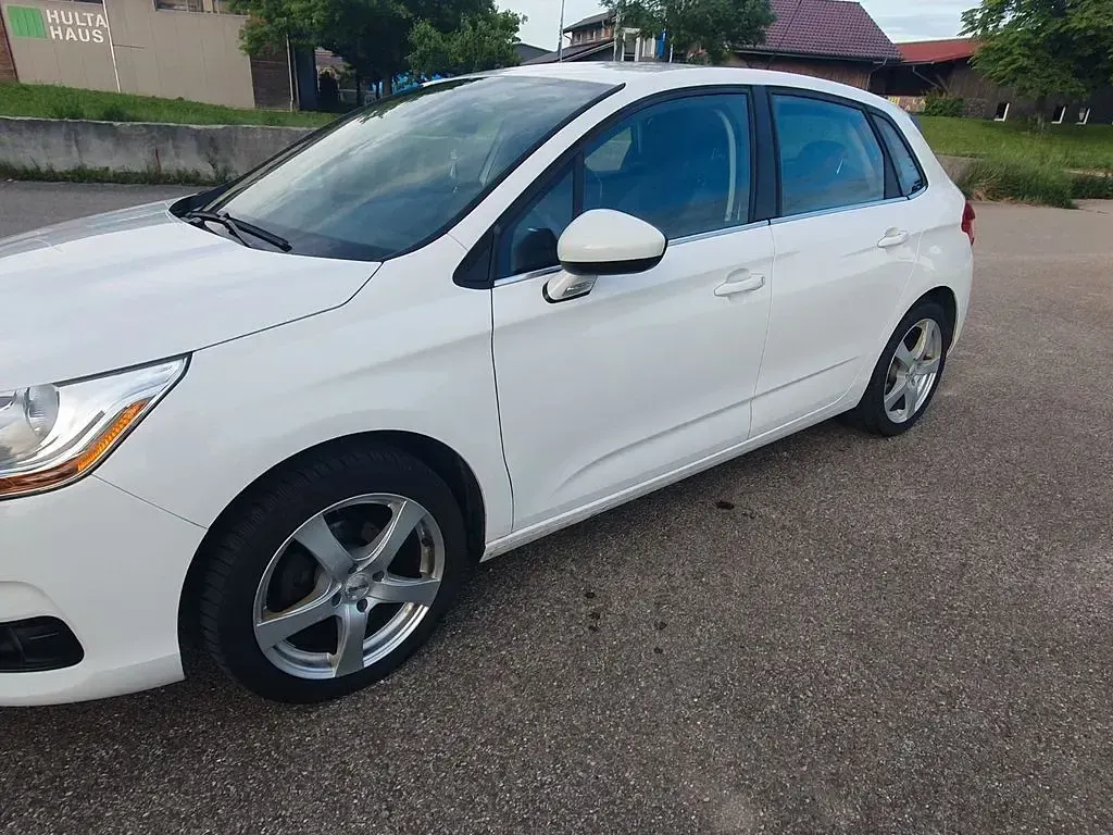 Używany Citroën C4 SELECTION 92 KM (67 kW) 2014 Biały Sedan/Limuzyna