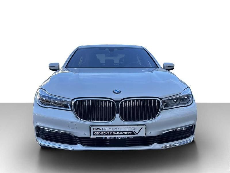 Gebraucht BMW 750 Executive 450 PS (330 kW) 2017 Mineralweiss metallic Limousine