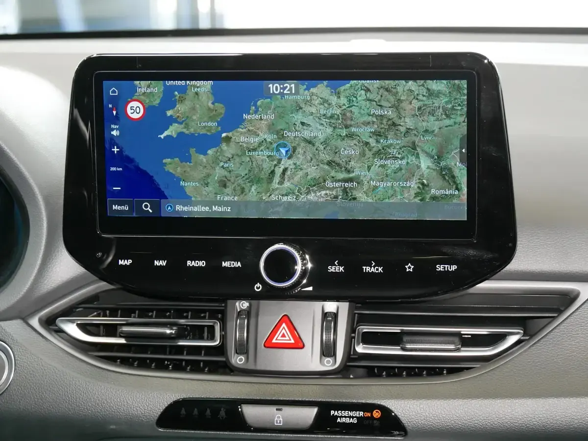 Gebraucht Hyundai i30 Advantage 140 PS (102 kW) 2025 Abyss black / mic Kombi