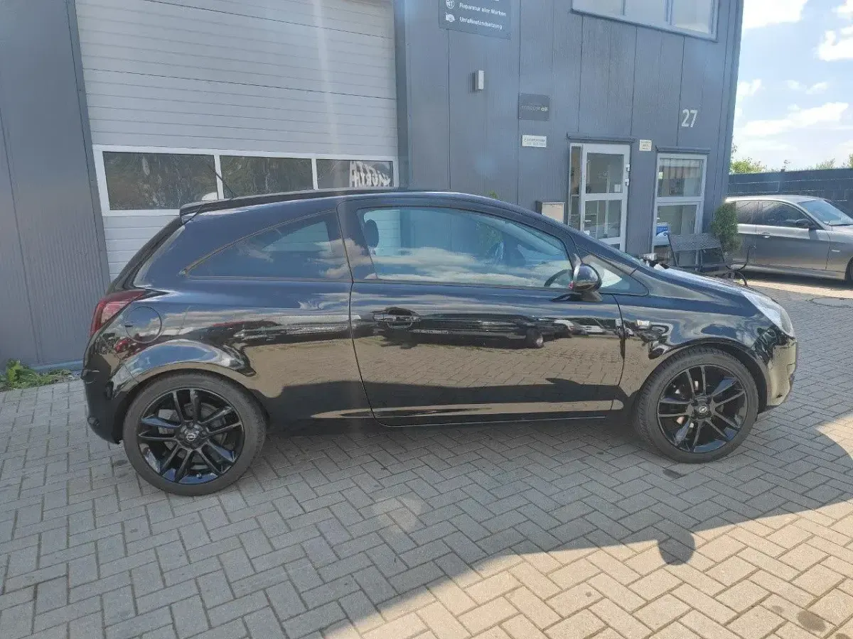 Gebraucht Opel Corsa Color Edition 101 PS (74 kW) 2010 Schwarz Kleinwagen