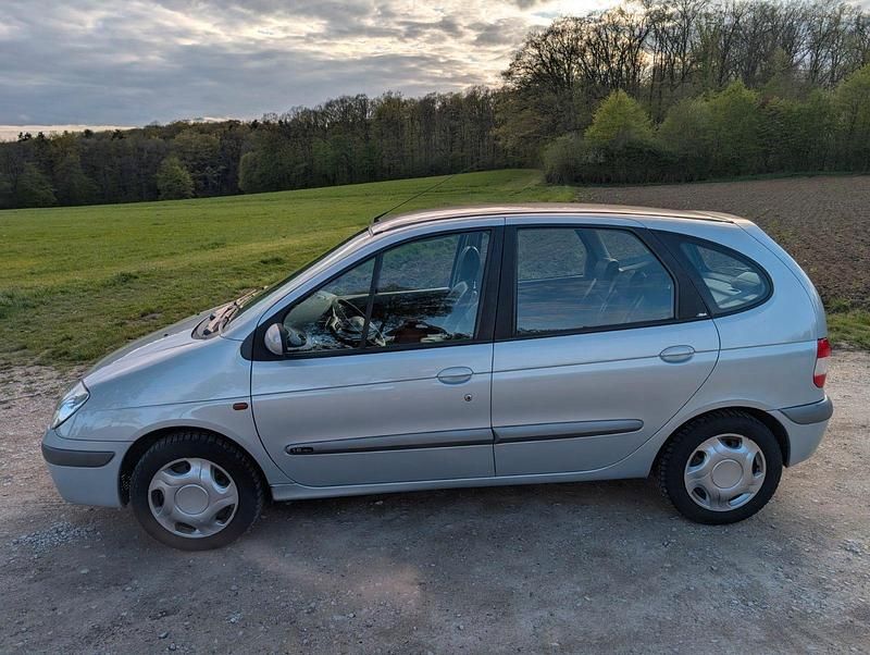 Używany Renault Scénic 107 KM (78 kW) 2001 Szary Minivan