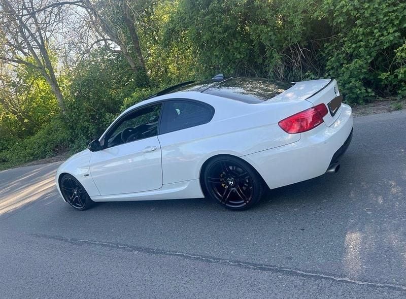 Weiß Gebraucht 2011 BMW 320 M Sport Coupé | 8.500 € (Guter Preis) - Bild 1/3