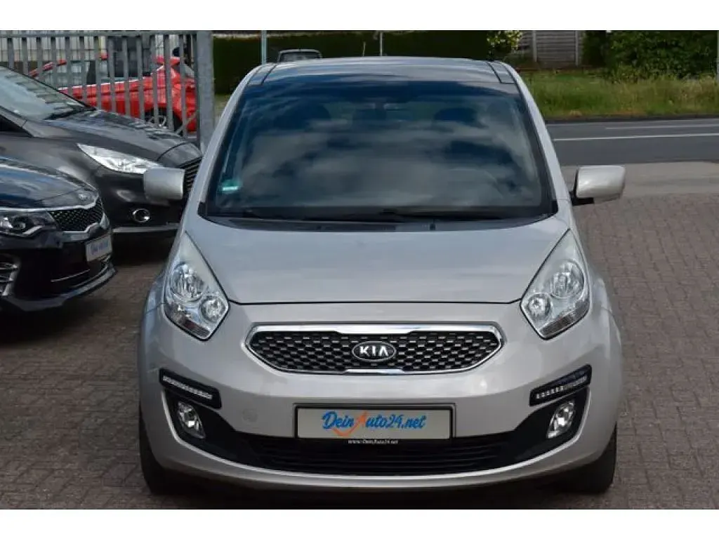 Gebraucht Kia Venga 125 PS (91 kW) 2010 Champagne silver (metallic) Kleinwagen