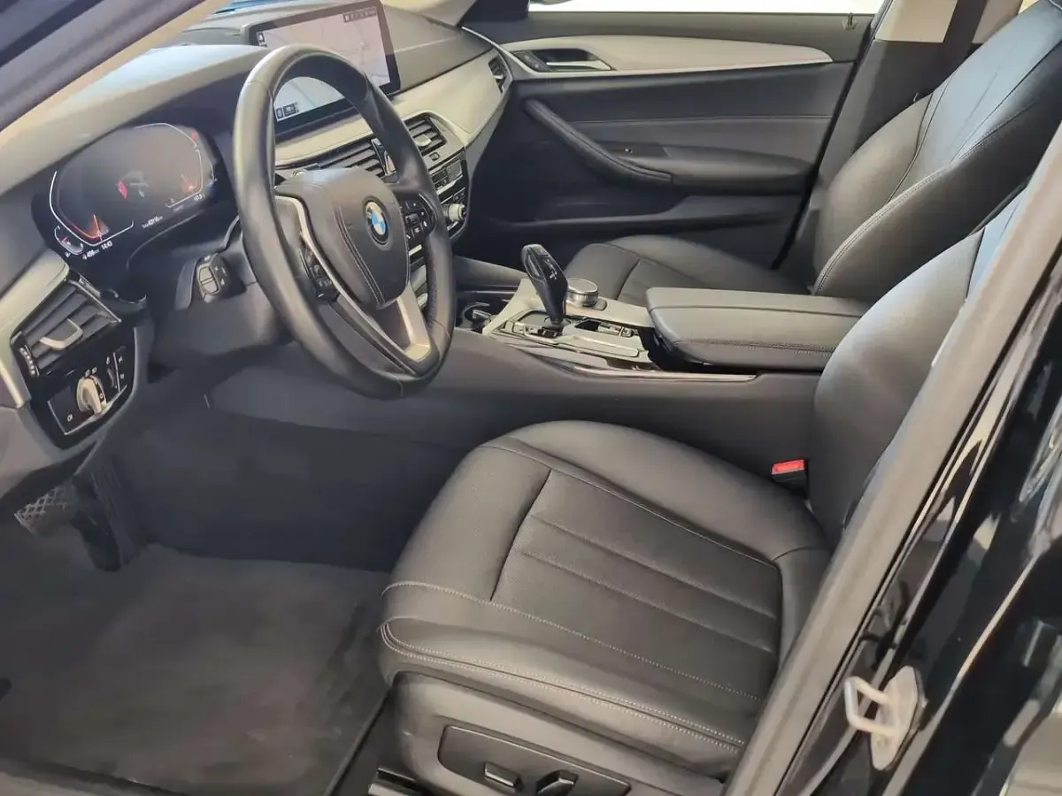 Gebraucht BMW 520 184 PS (135 kW) 2023 Schwarz Limousine