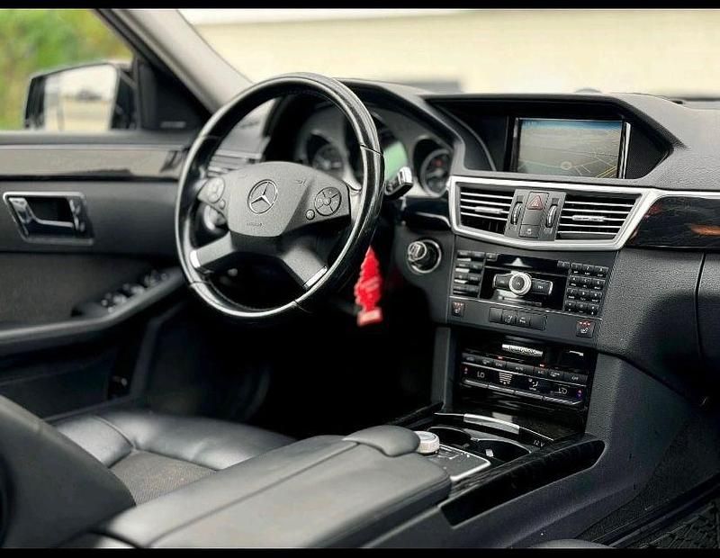 Schwarz Gebraucht 2010 Mercedes E300 Avantgarde Kombi | 8.900 € (Fairer Preis) - Bild 1/4