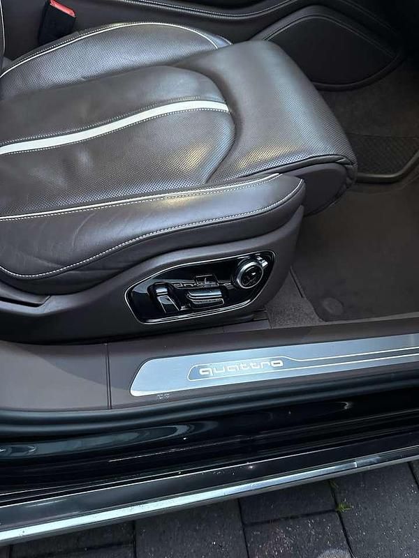 Gebraucht Audi A8 Comfort 258 PS (189 kW) 2015 Schwarz Limousine