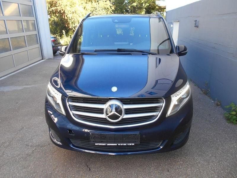 Cavansitblau Gebraucht 2015 Mercedes V220 Edition Van / Kleinbus | 29.990 € (Fairer Preis) - Bild 1/4