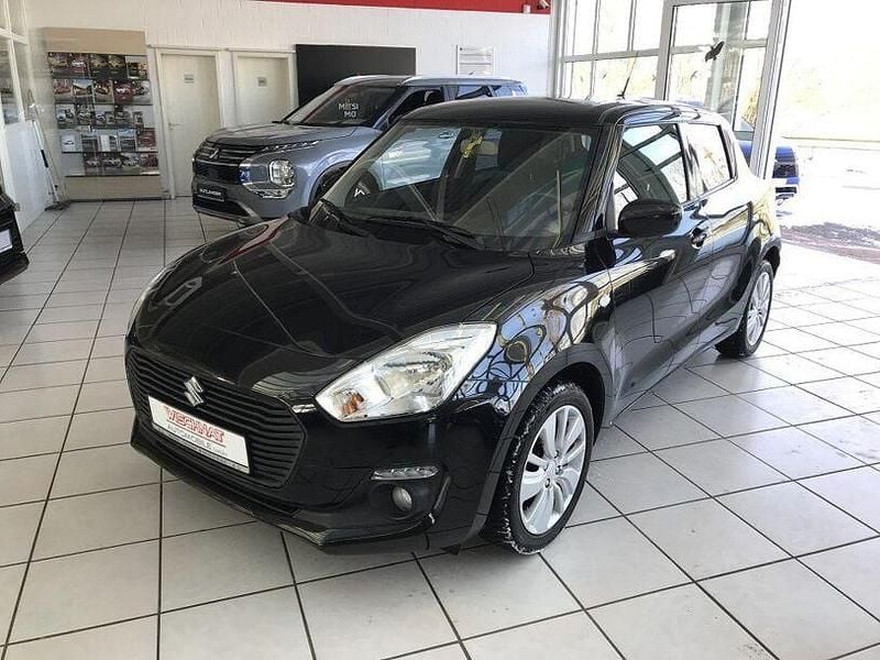 Gebraucht Suzuki Swift Comfort 90 PS (66 kW) 2020 Super black pearl metallic Kleinwagen