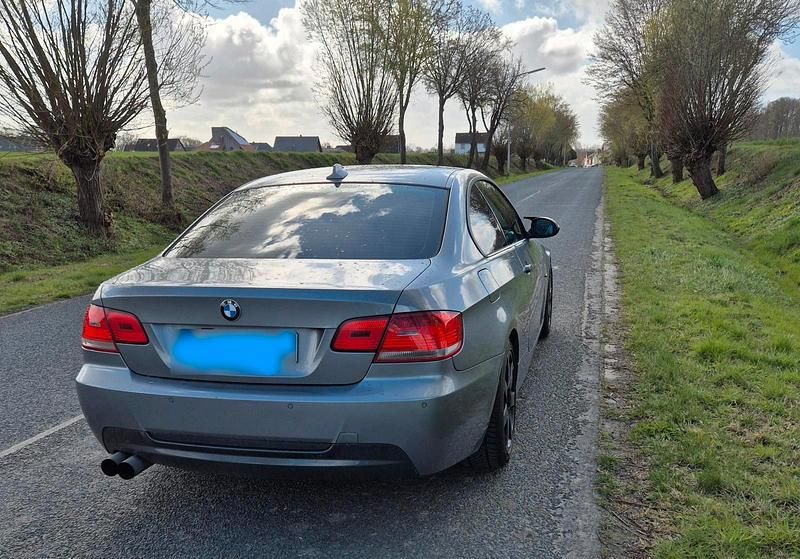 Gebraucht BMW 320 170 PS (125 kW) 2008 Silber Coupé