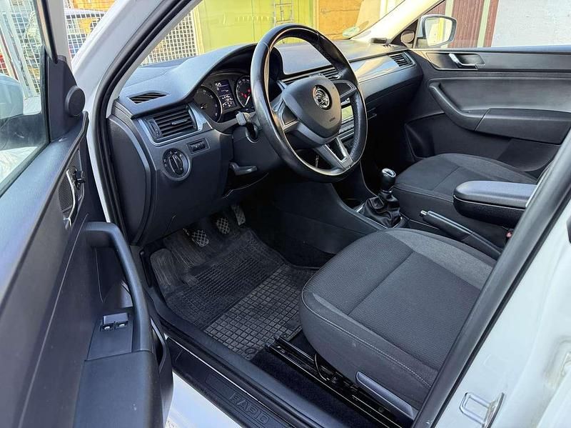 Gebraucht Skoda Rapid Ambition 86 PS (63 kW) 2014 Candyweiss Kleinwagen