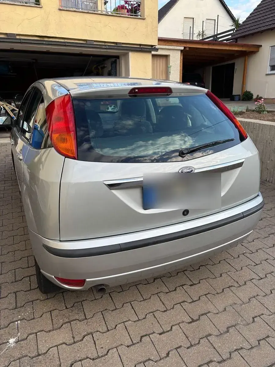 Gebraucht Ford Focus Ghia 116 PS (85 kW) 2002 Silber Kombi