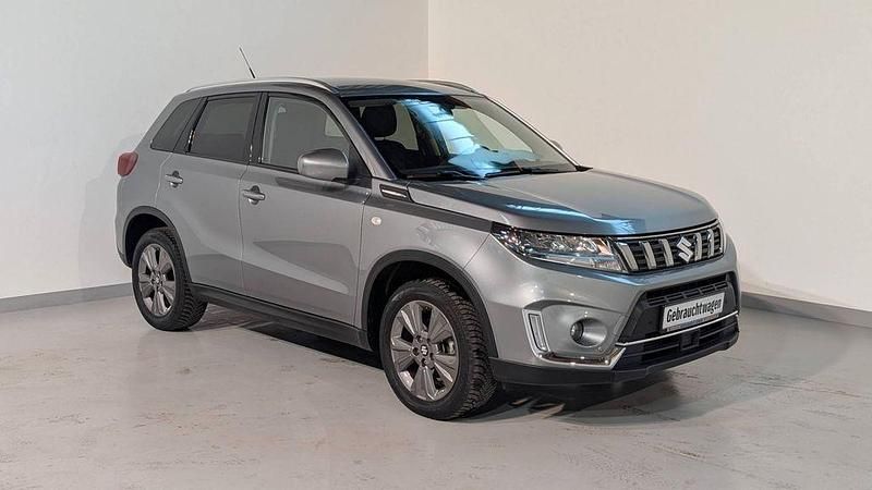 Grau Gebraucht 2021 Suzuki Vitara Comfort SUV | 17.950 € (Fairer Preis) - Bild 1/4