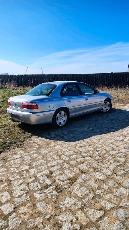 Gebraucht Opel Omega 173 PS (127 kW) 2000 Silber Limousine