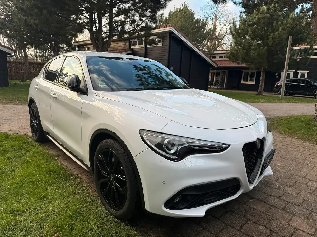 Gebraucht Alfa Romeo Stelvio 209 PS (153 kW) 2017 Weiß SUV