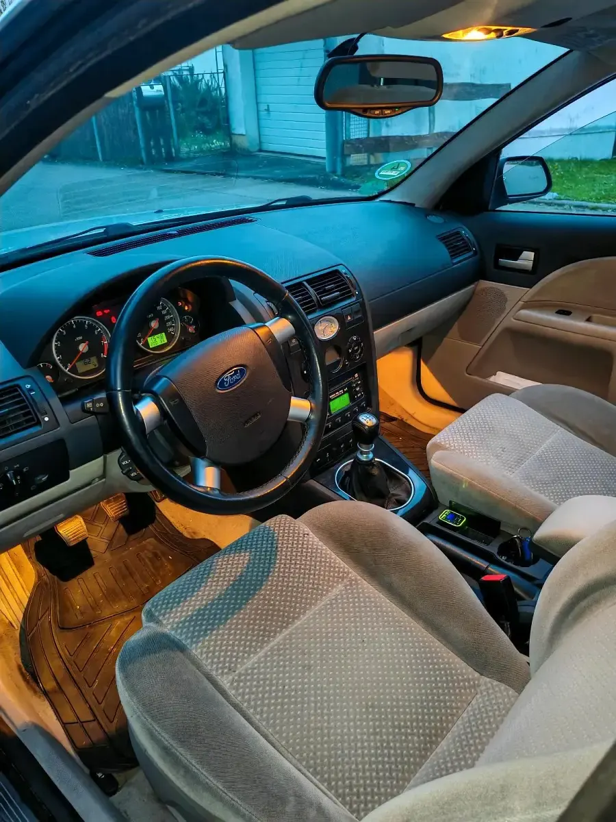 Używany Ford Mondeo 170 KM (125 kW) 2003 Szary Sedan/Limuzyna