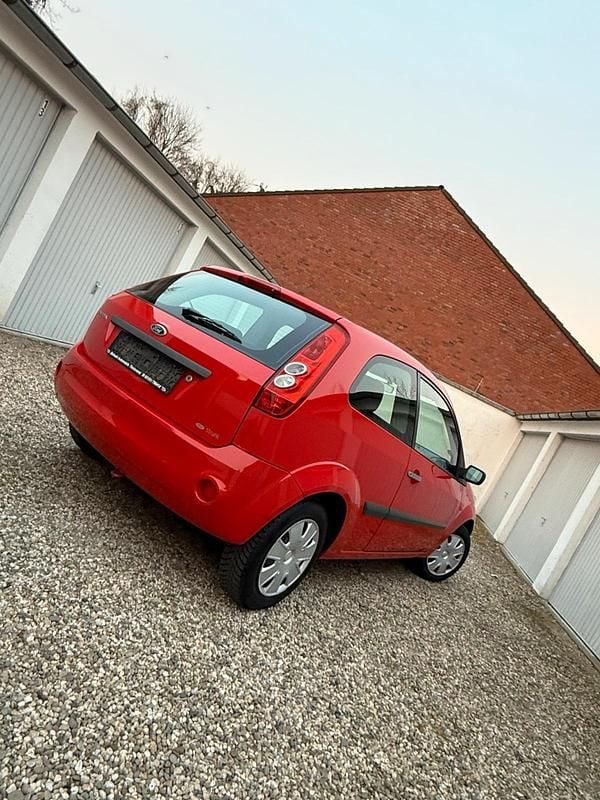 Gebraucht Ford Fiesta 60 PS (44 kW) 2006 Rot Kleinwagen