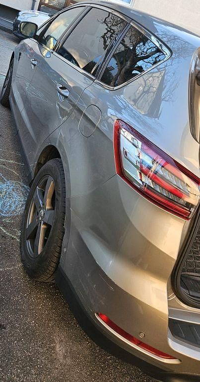 Gebraucht Ford S-MAX Titanium 241 PS (177 kW) 2015 Grau Van / Kleinbus