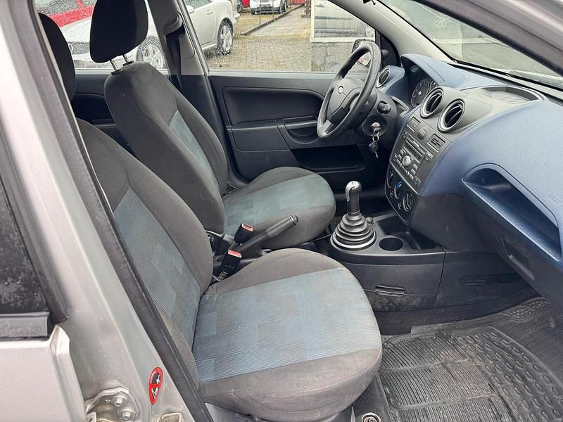 Gebraucht Ford Fiesta 70 PS (51 kW) 2005 Silber Kleinwagen