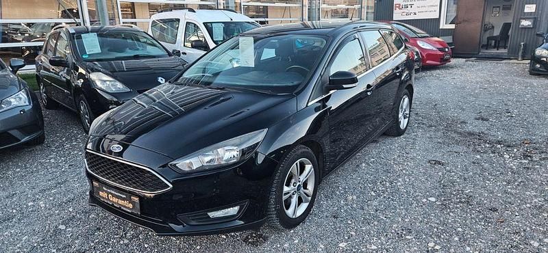 Schwarz Gebraucht 2016 Ford Focus Trend Limousine | 5.490 € (Fairer Preis) - Bild 1/4