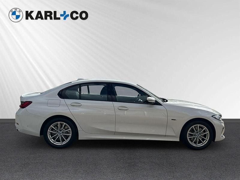 Gebraucht BMW 330e 184 PS (135 kW) 2023 Weiss Limousine