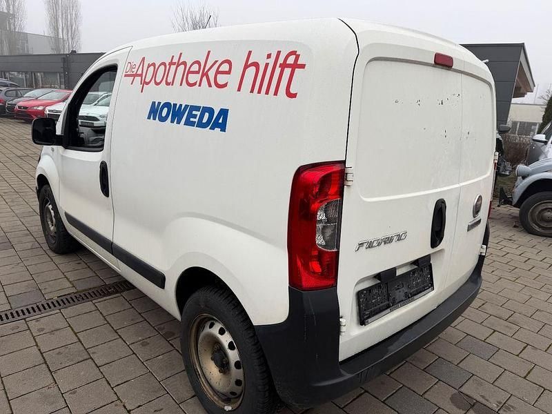 Gebraucht Fiat Fiorino Basis 77 PS (56 kW) 2019 Weiß Van / Kleinbus