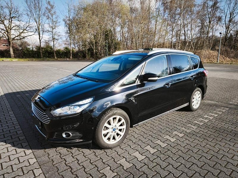 Gebraucht Ford S-MAX Titanium 150 PS (110 kW) 2017 Schwarz Van / Kleinbus