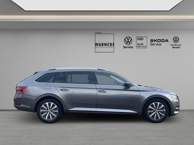 Gebraucht Skoda Superb Style 150 PS (110 kW) 2022 Grau Kombi