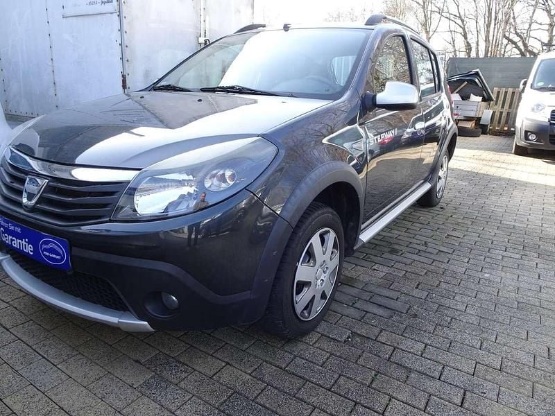 Gebraucht Dacia Sandero Stepway 105 PS (77 kW) 2012 Schwarz "comete" Kleinwagen
