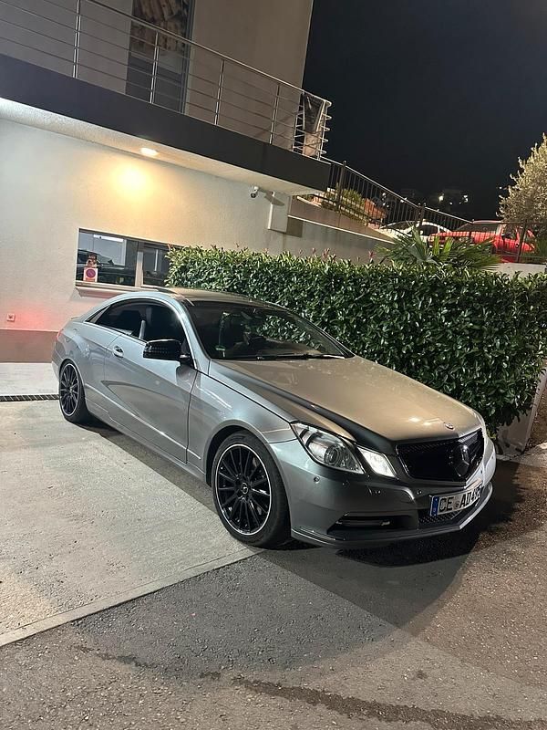 Gebraucht Mercedes E350 265 PS (194 kW) 2012 Grau Coupé
