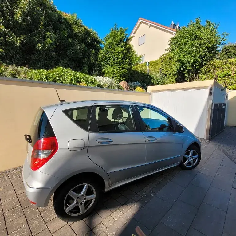 Gebraucht Mercedes A180 116 PS (85 kW) 2011 Silber Limousine