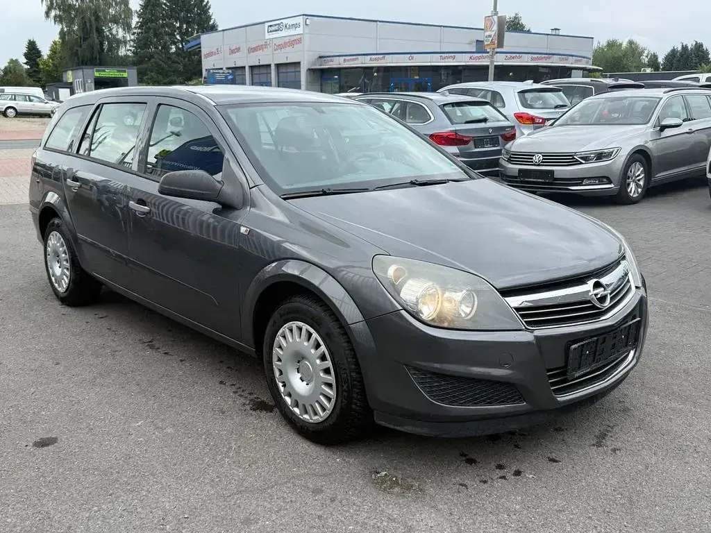 Gebraucht Opel Astra Selection 116 PS (85 kW) 2009 Grau Limousine
