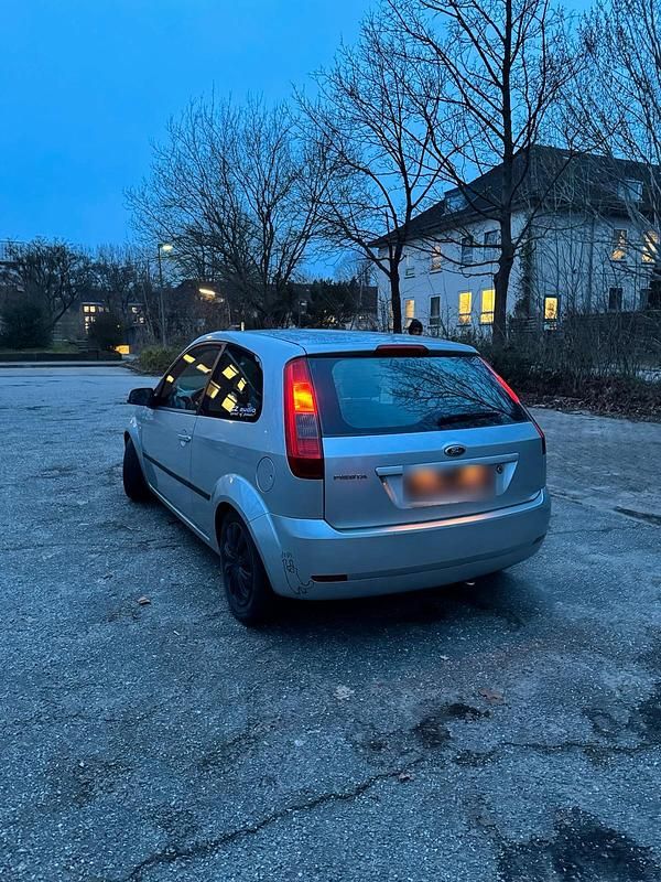 Gebraucht Ford Fiesta 70 PS (51 kW) 2005 Grau Kleinwagen