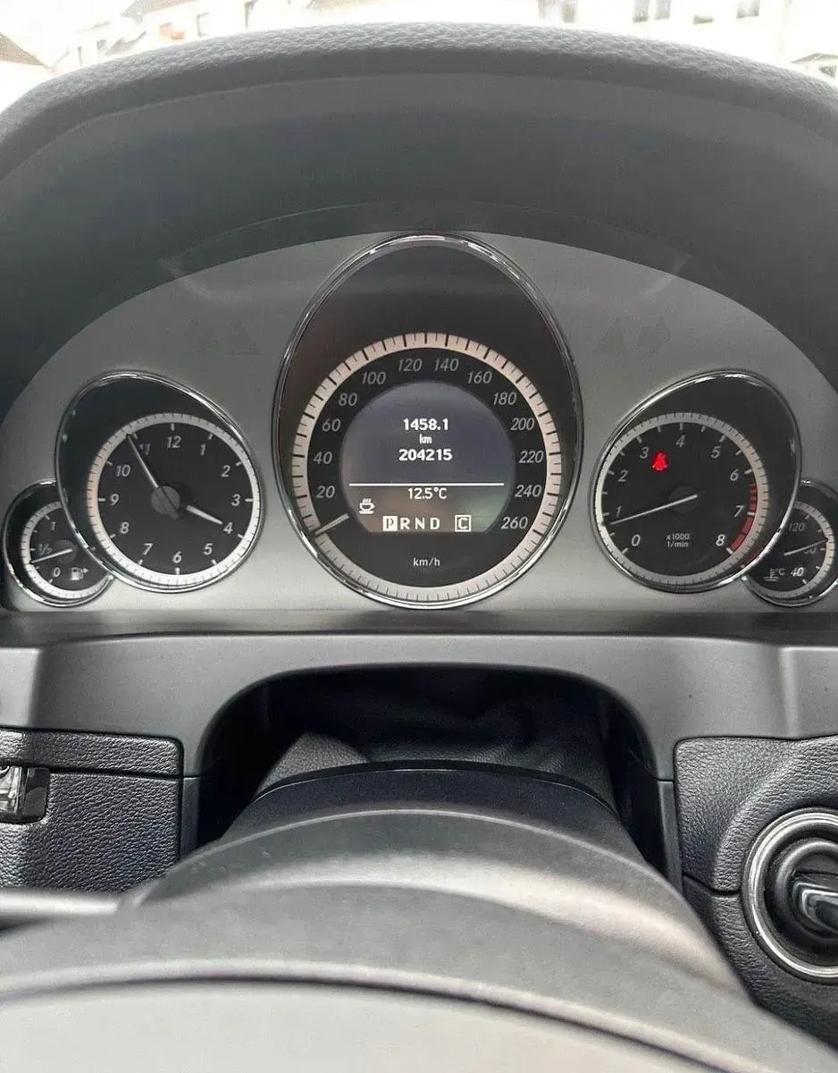 Gebraucht Mercedes E200 AMG line 184 PS (135 kW) 2012 Schwarz Cabrio