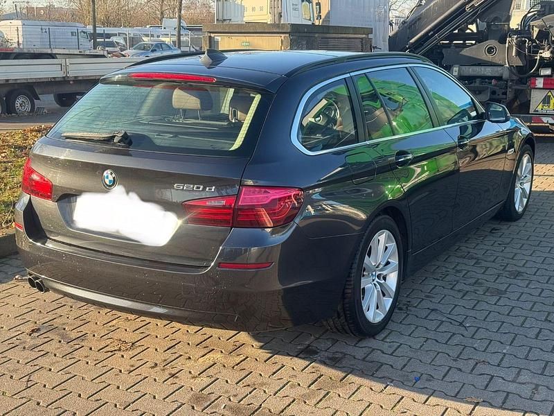 Gebraucht BMW 520 Comfort Edition 184 PS (135 kW) 2014 Grau Kombi