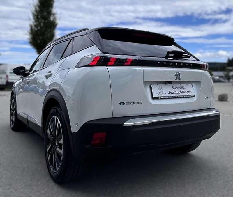 Gebraucht Peugeot e-2008 GT 100 kW (136 PS) 2021 Perlmutt weiß perleffekt SUV