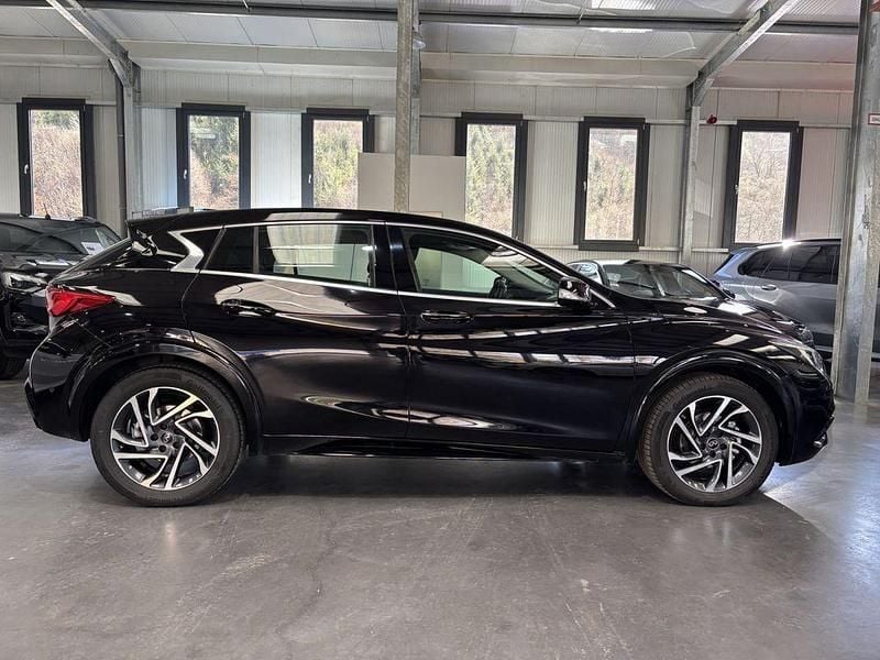 Gebraucht Infiniti Q30 Sport Tech 156 PS (114 kW) 2017 Schwarz Limousine