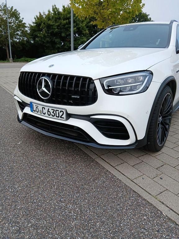 Weiß Gebraucht 2021 Mercedes GLC63 AMG AMG SUV | 53.800 € (Fairer Preis) - Bild 1/4