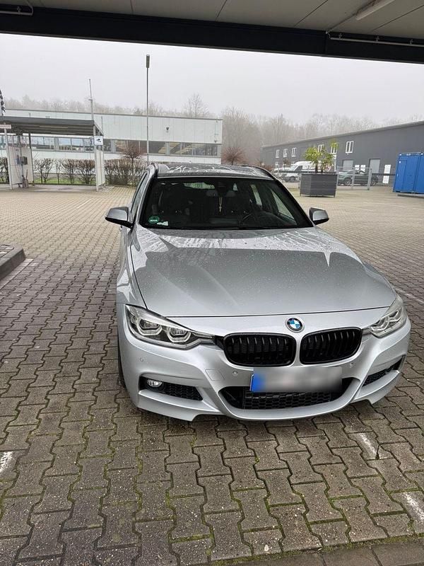 Silber Gebraucht 2016 BMW 320 M Sport Kombi | 17.950 € (Etwas zu teuer) - Bild 1/4