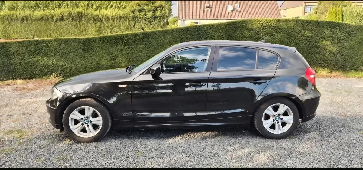 Gebraucht BMW 118 143 PS (105 kW) 2011 Schwarz Kleinwagen