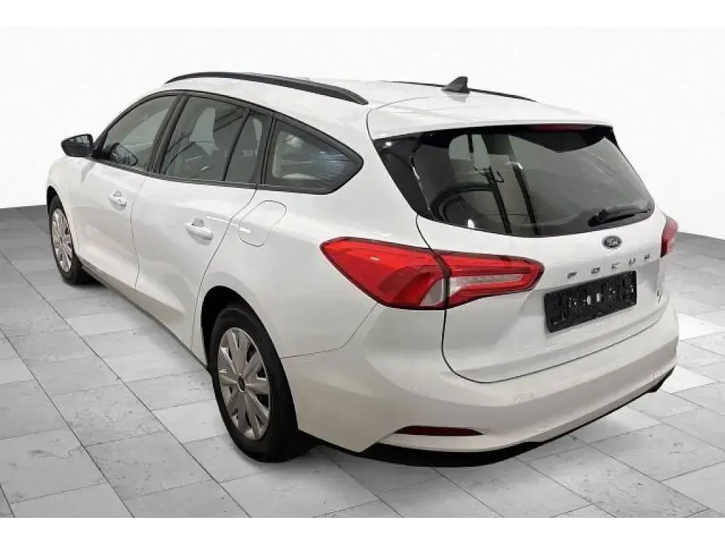Gebraucht Ford Focus Trend 125 PS (91 kW) 2021 Frozen white Kombi