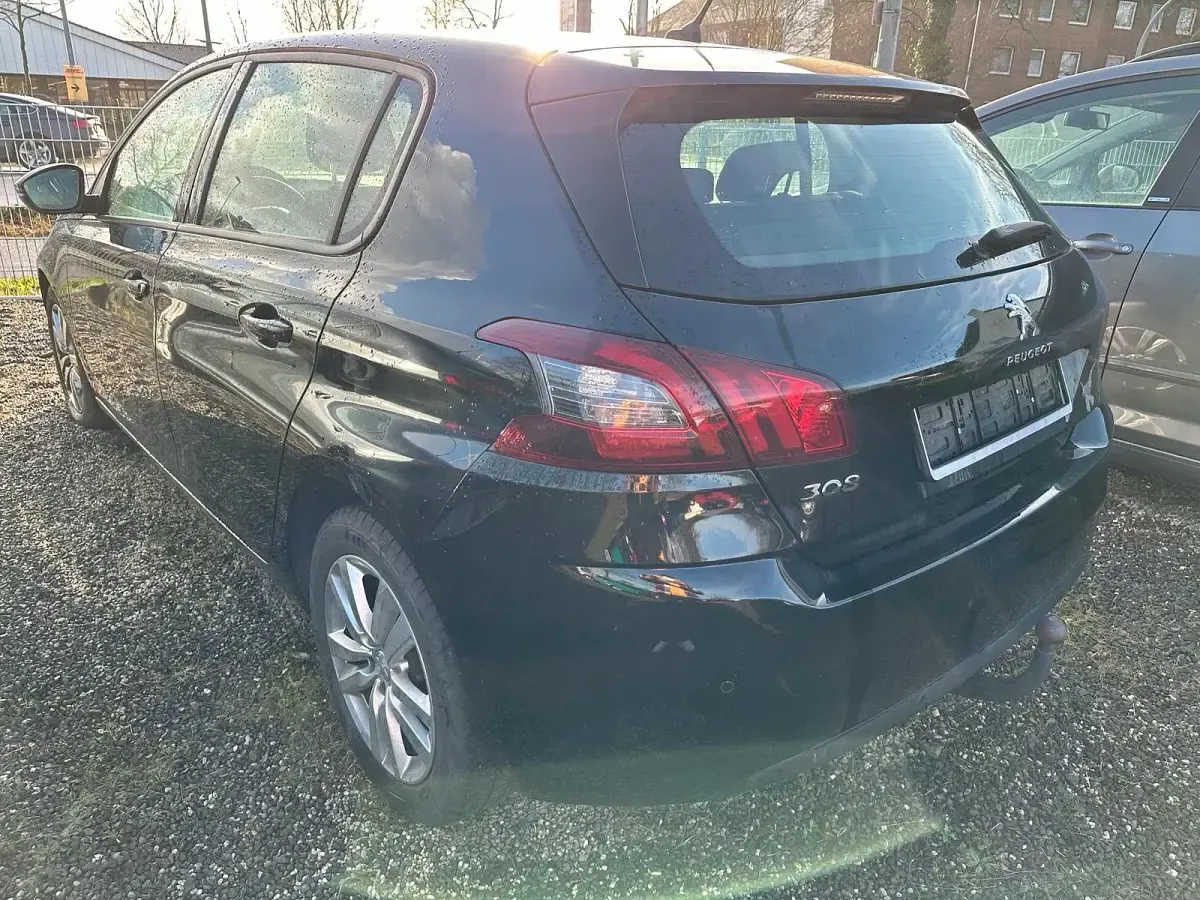 Gebraucht Peugeot 308 131 PS (96 kW) 2018 Schwarz Limousine