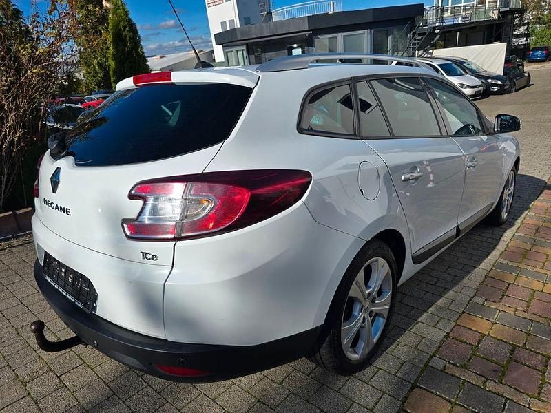 Gebraucht Renault Mégane III Dynamique 131 PS (96 kW) 2010 Weiß Limousine