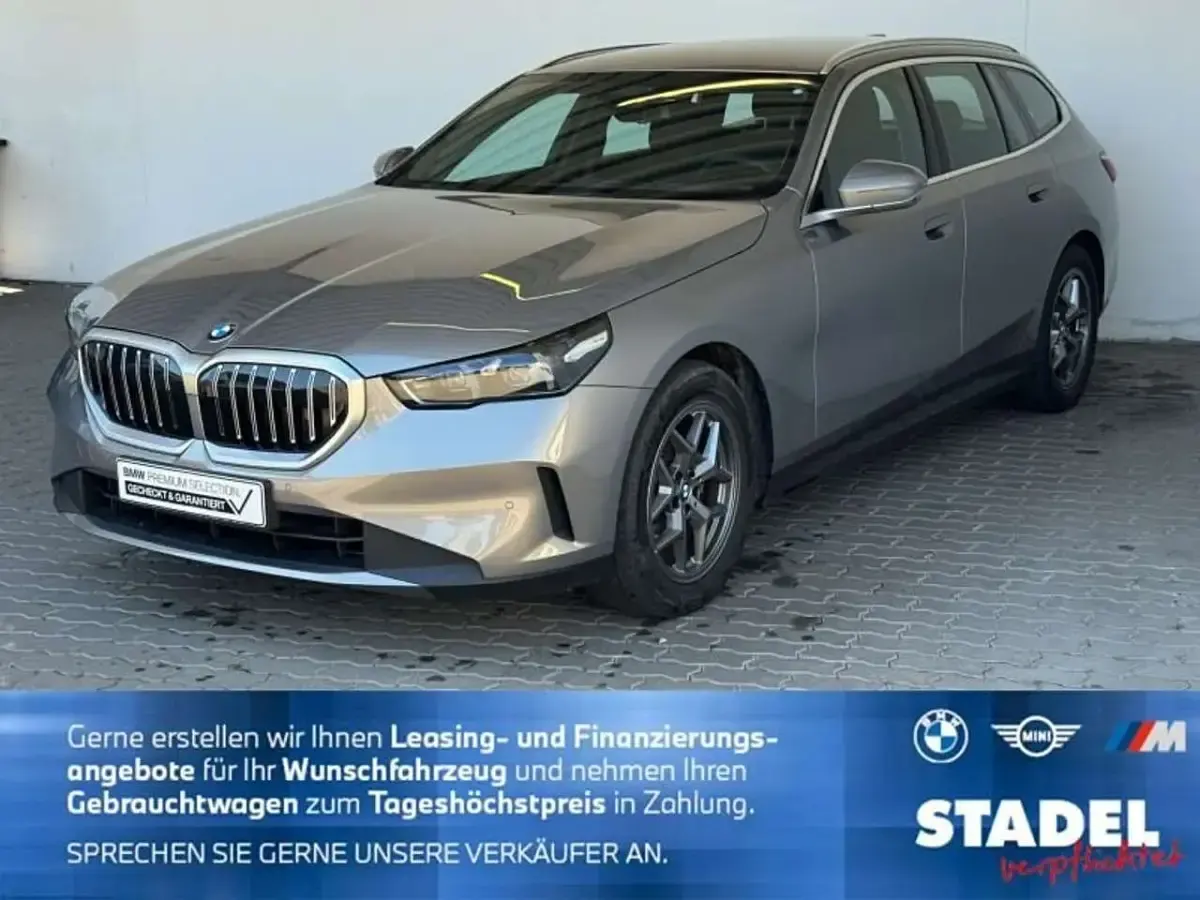 Gebraucht BMW 520 197 PS (144 kW) 2025 Oxidgrau metallic Kombi