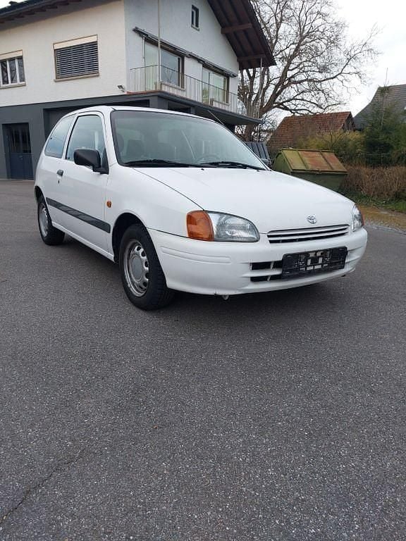 Gebraucht Toyota Starlet 75 PS (55 kW) 1997 Weiß Kleinwagen