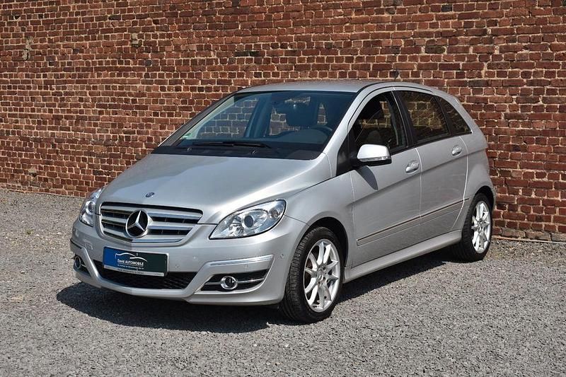 Grau Gebraucht 2011 Mercedes B180 Sport Van / Kleinbus | 6.800 € (Fairer Preis) - Bild 1/4
