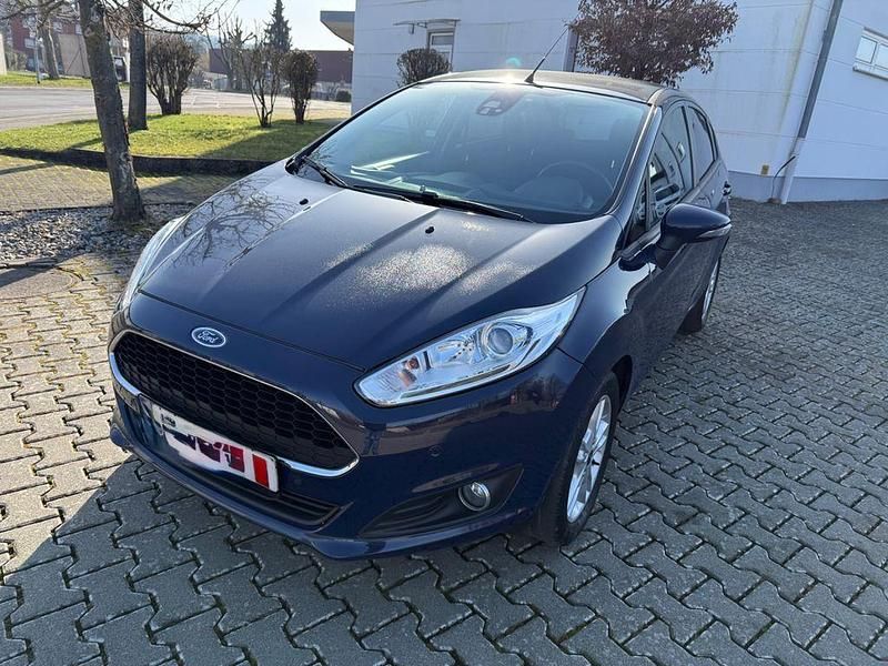 Gebraucht Ford Fiesta Celebration 101 PS (74 kW) 2017 Blau Limousine