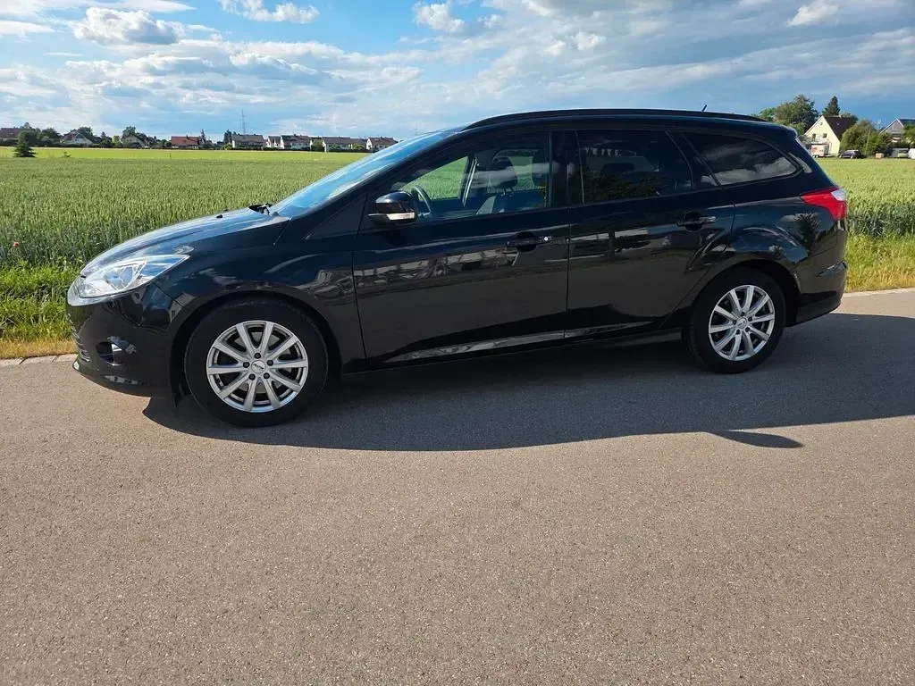 Gebraucht Ford Focus Ambiente 105 PS (77 kW) 2011 Schwarz Limousine